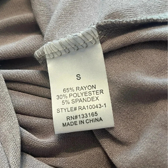 Altar'd State Gray‎ V-Neck Shirt Small Surplice Top - Picture 6 of 6